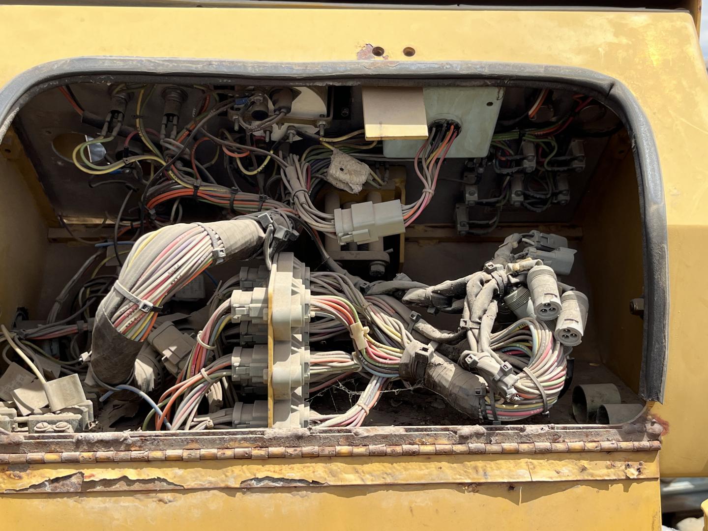 ./imagenes/INVOICE/2019/16430/PAVIMENTADORA CATERPILLAR AP-1055B PARA REFACCIONES (28).JPG